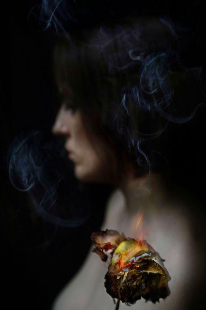 Она и роза...