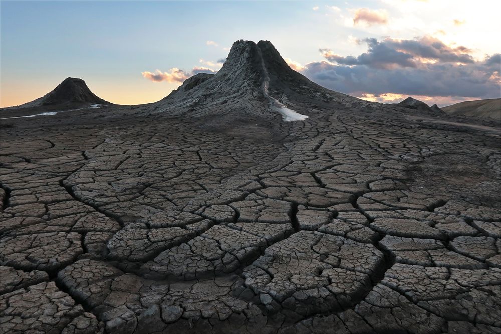 Грязевые вулканы Гобустан,Азербайджан