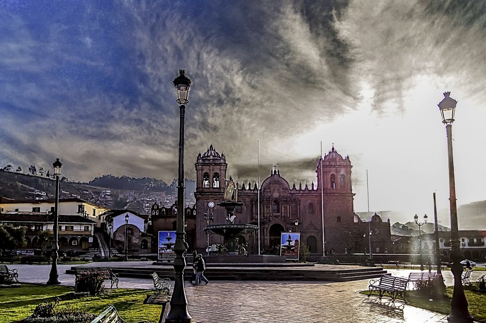 Amanecer en la Catedral del Cuzco