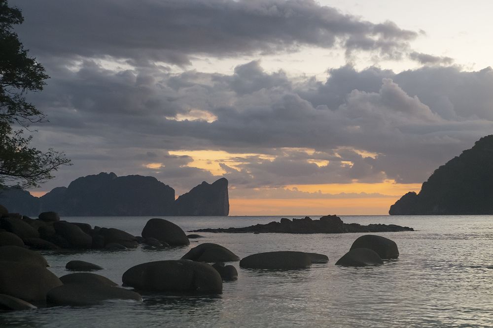 Sunset over the islands - Закат над островами