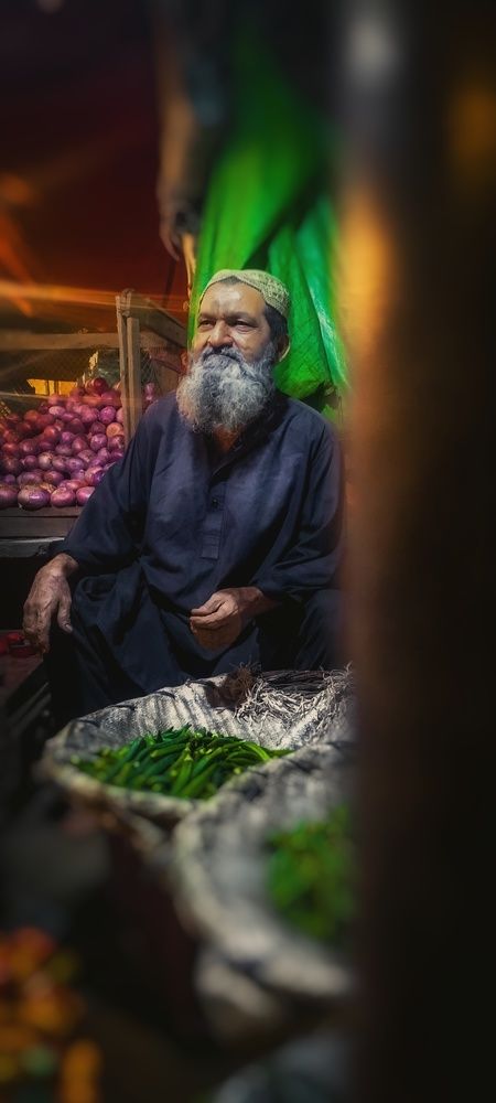 Working Old man