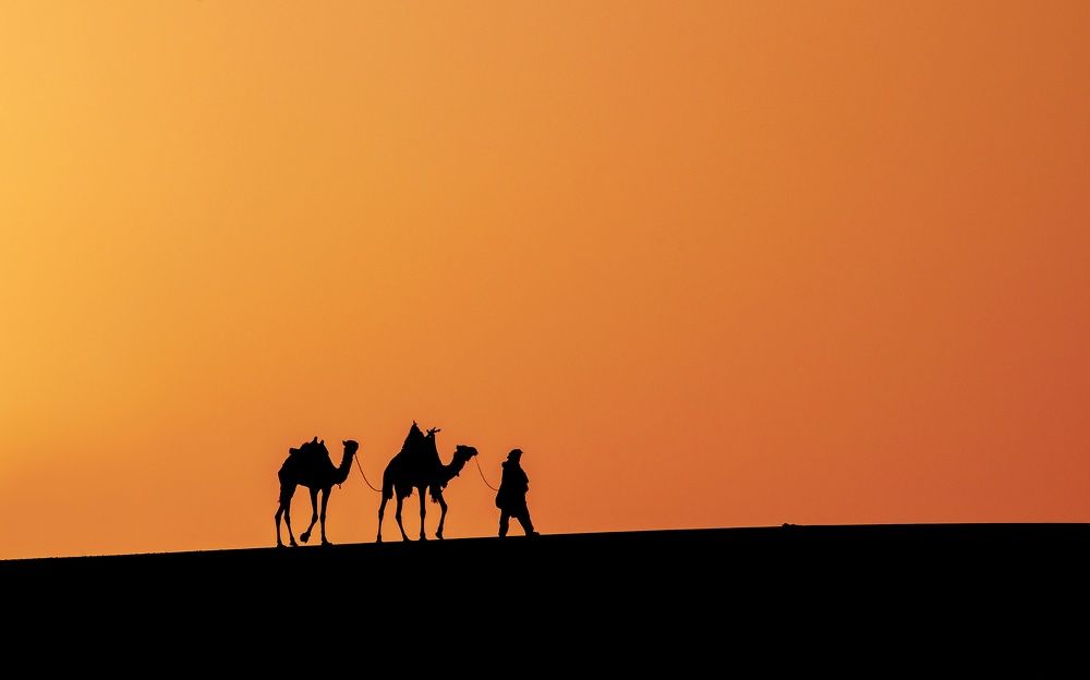 Light painting of a desert ship