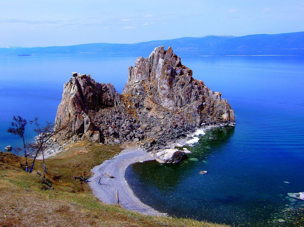 Скала Шаманка — мыс в средней части западного побережья острова Ольхон, на озере Байкал.