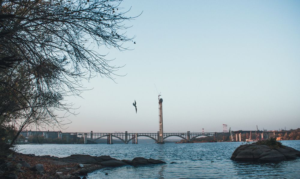 Где Днепр могучий волны катит