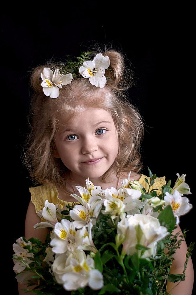 Девочка с цветами