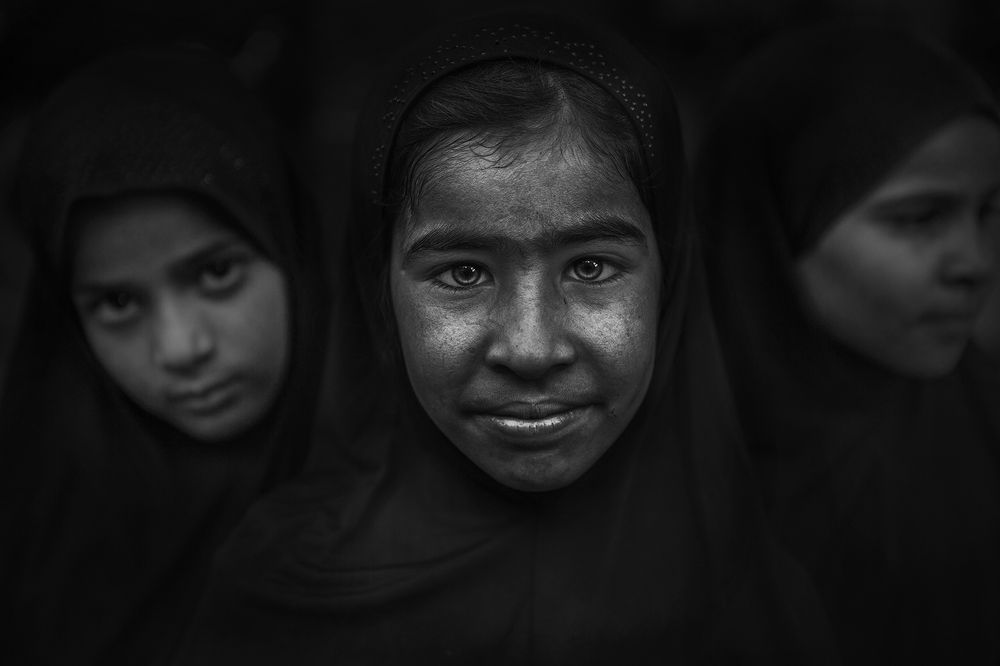 طفل تحمل تعب الحياة