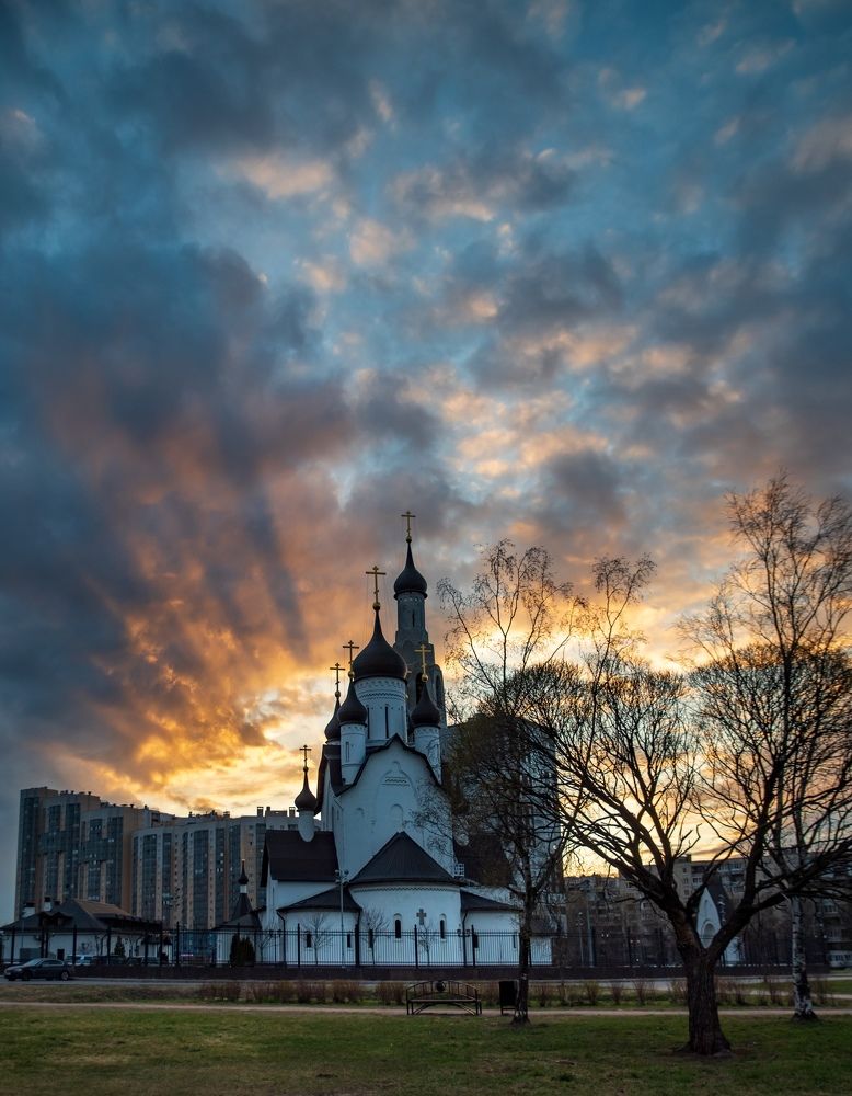 Закат над Храмом Апостола Петра