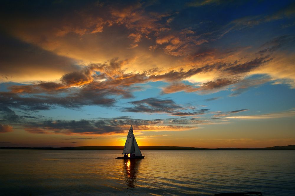Закат на озере Белё