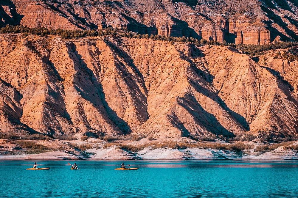 Kayaking in Negratin Reservoir