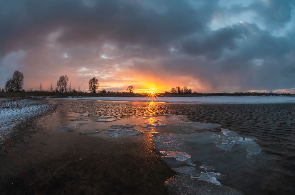 Догорал закат