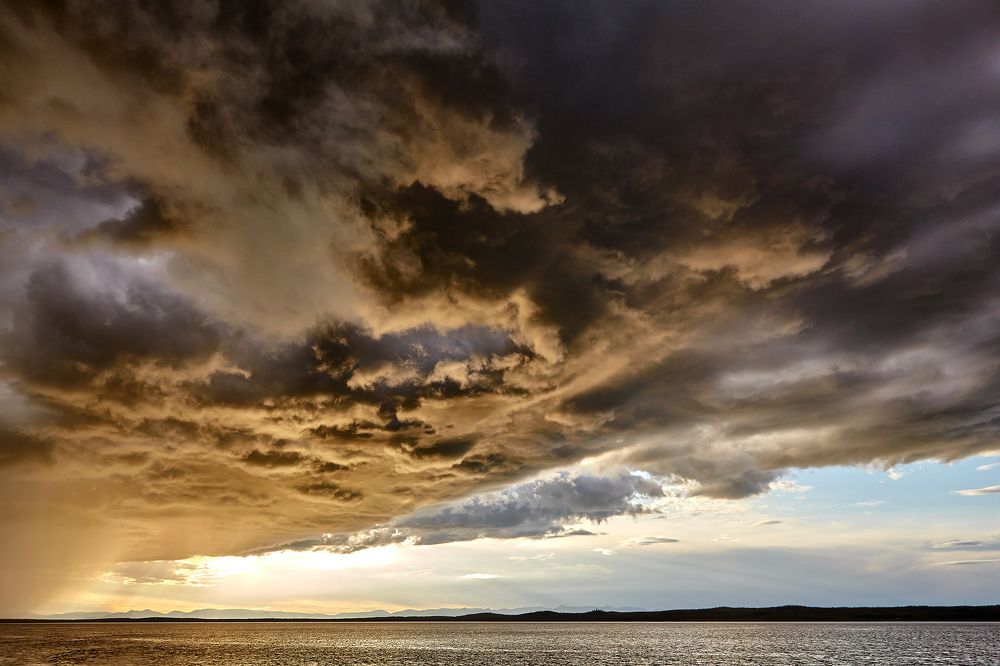 Перед бурей, на закате.