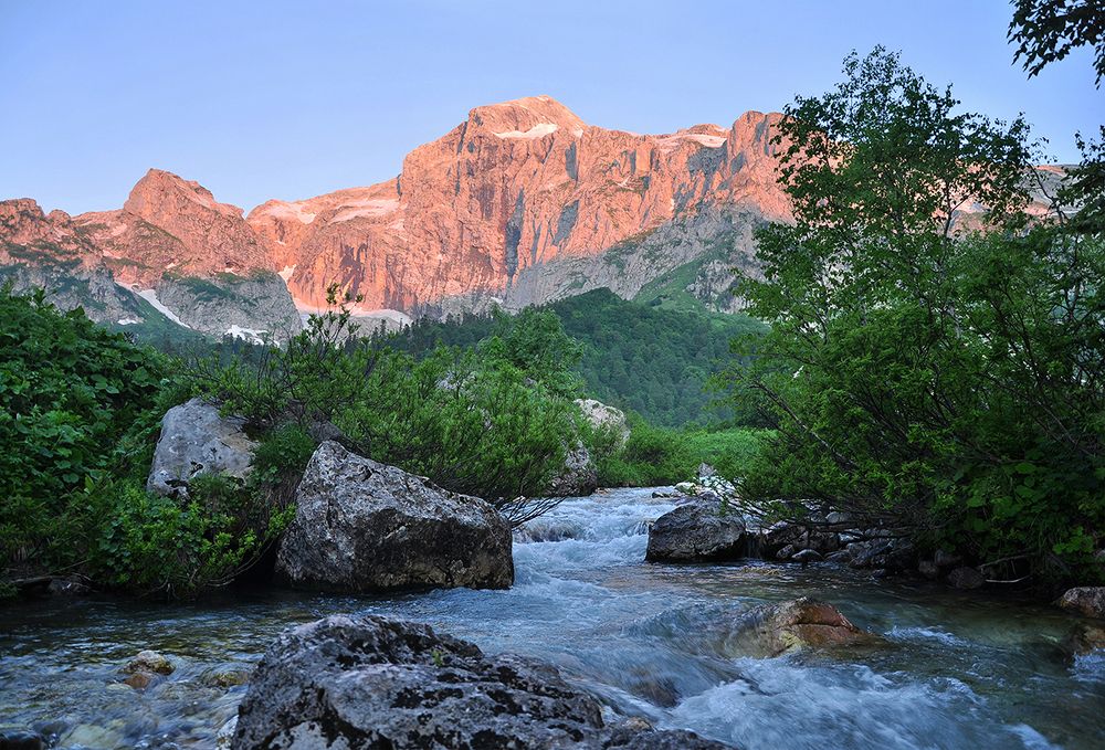 Фишт на рассвете /Fisht In The Dawn