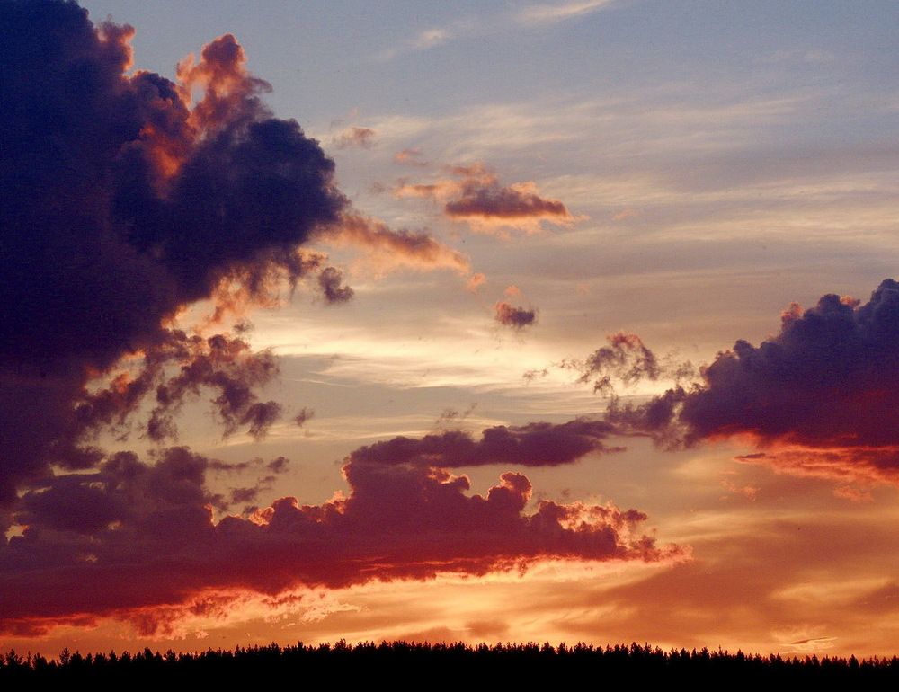 Ушла стихия в даль победно.....