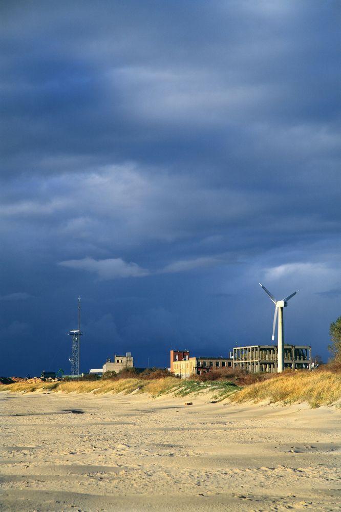 Заброшенный пляж. И облака... Abandoned beach and clouds
