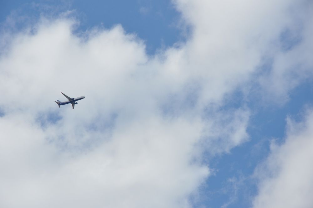 НЕБО НАД ГОЛОВОЙ