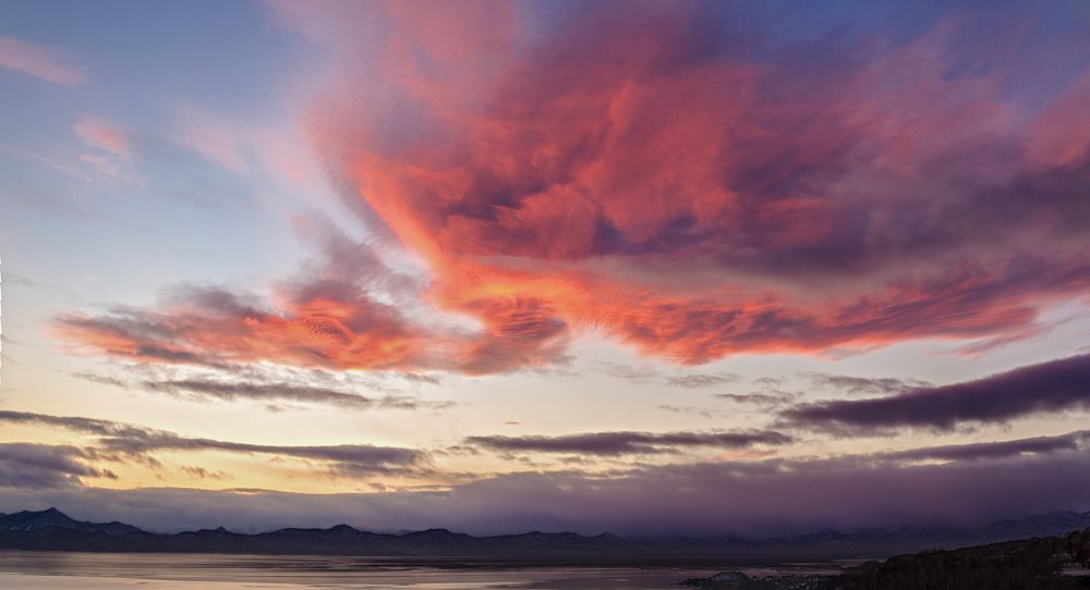 Горел закат, как символ моего отчаяния