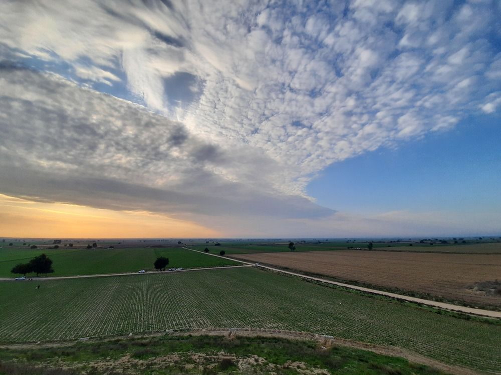 Picture of a cloud from the top of a hill