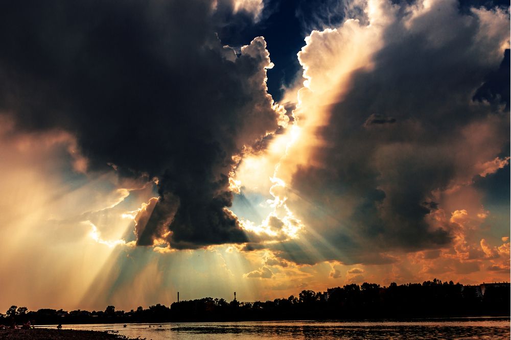 последние лучи уходящего дня