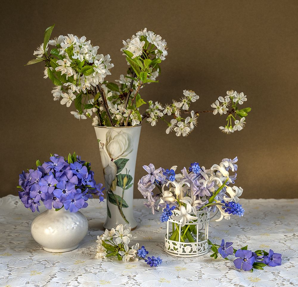 Бело-голубой май...