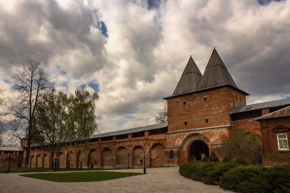 Тучи над Зарайским Кремлём