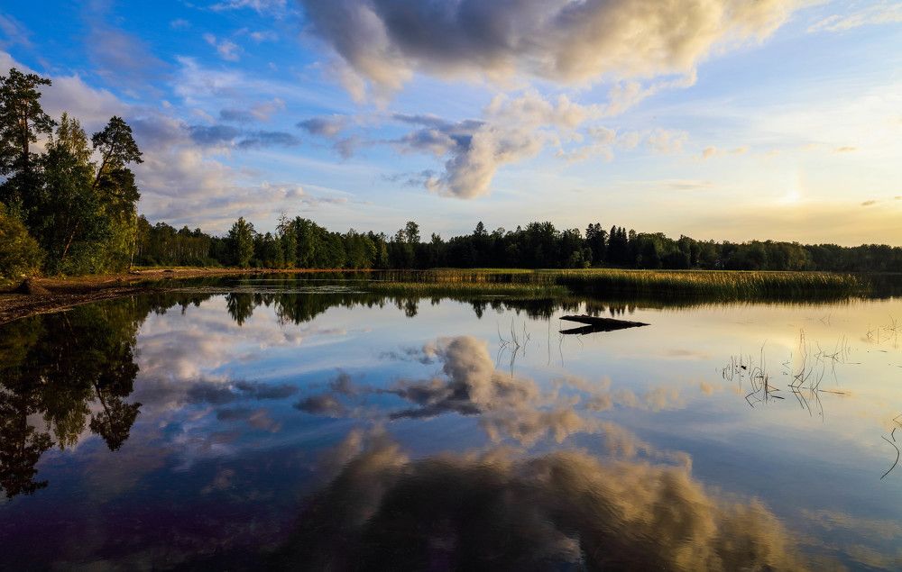 Толи озеро в небо упало...