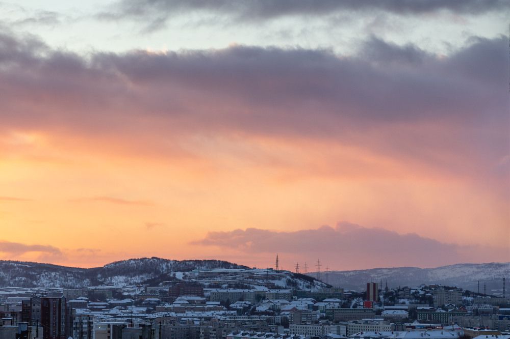 Между рассветом и закатом.