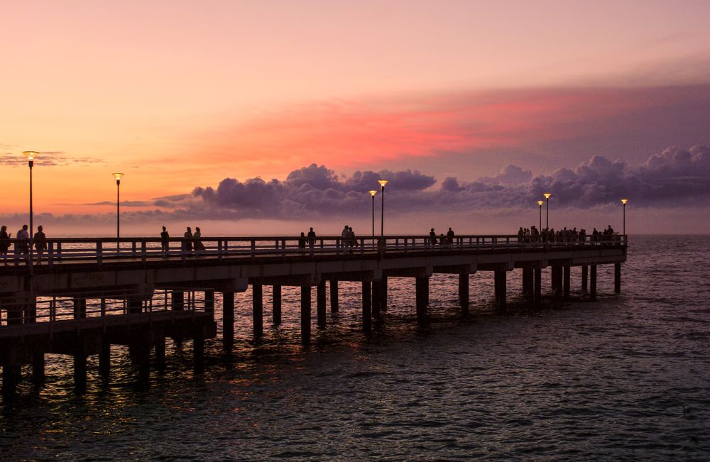 И ослабла ветра сила… Вдаль умчались тучи, громы....