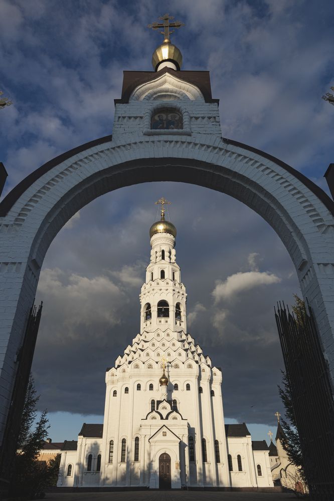 На входе в храм.