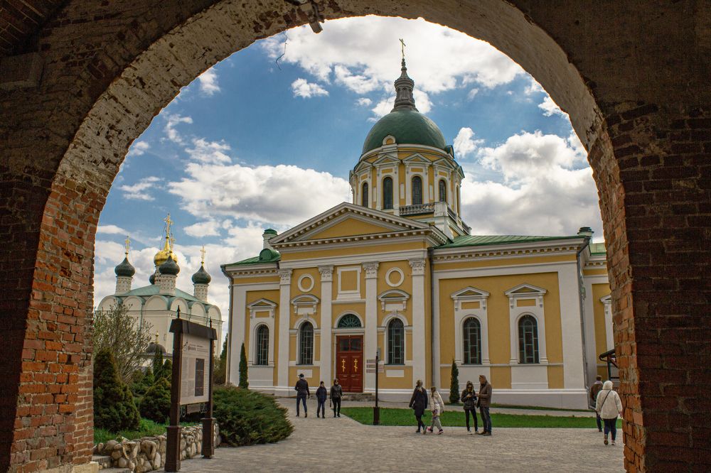Соборы Усекновения Главы Иоанна Предтечи и Николая Чудотворца. Зарайский Кремль.