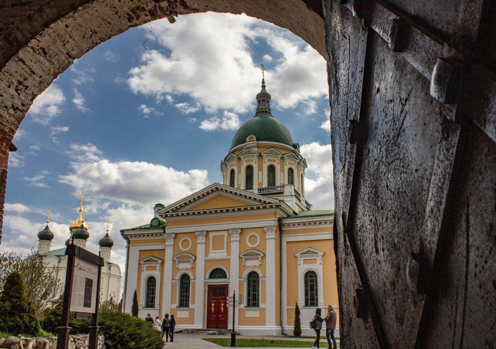Соборы Усекновения Главы Иоанна Предтечи и Николая Чудотворца. Зарайский Кремль.