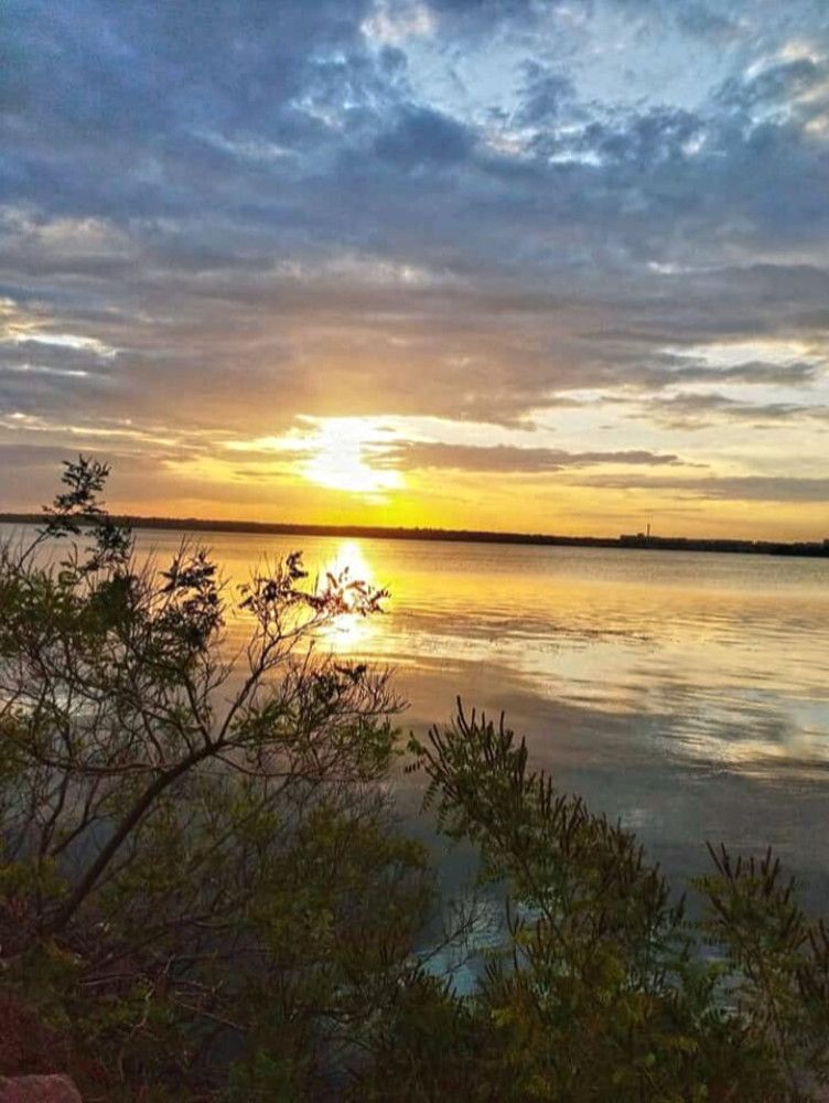 Закат над рекой .