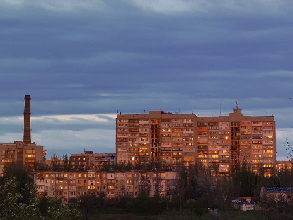 Это не свет горящих комнат...