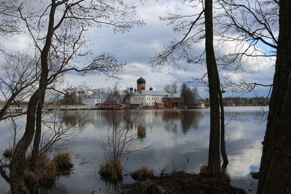Свято-Введенская островная пустынь
