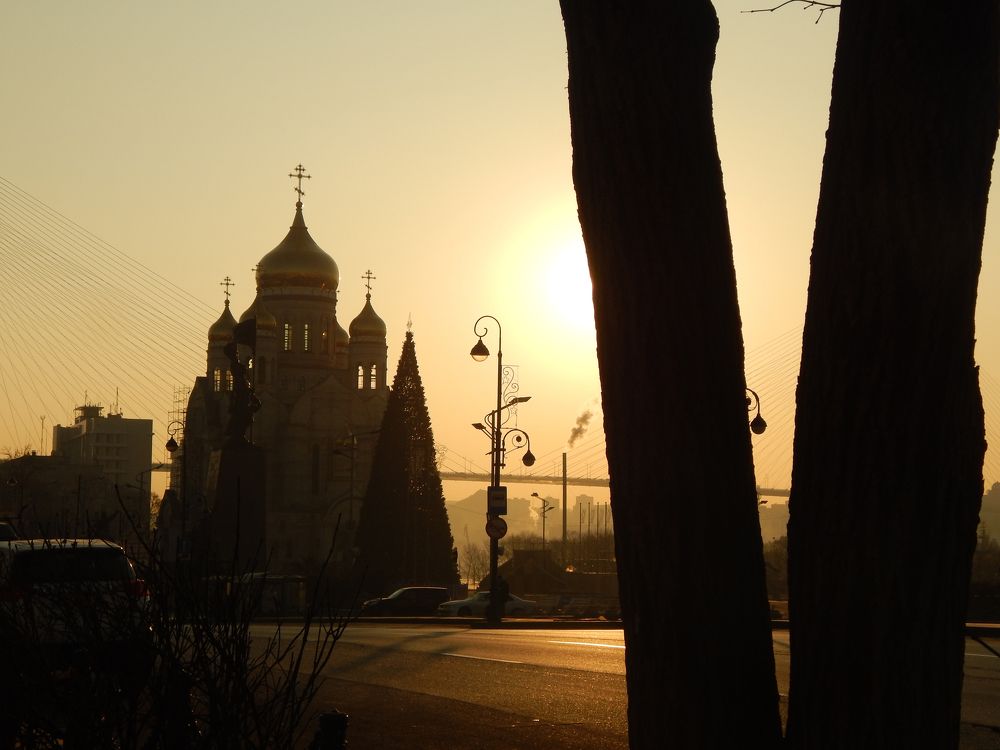 Вдохновляясь золотым рассветом.
