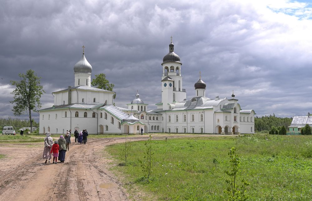 Иоанно-Богословский Савво-Крыпецкий мужской монастырь.