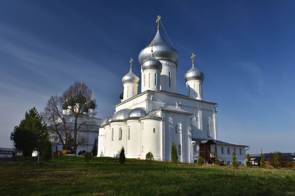 Купола и небо.