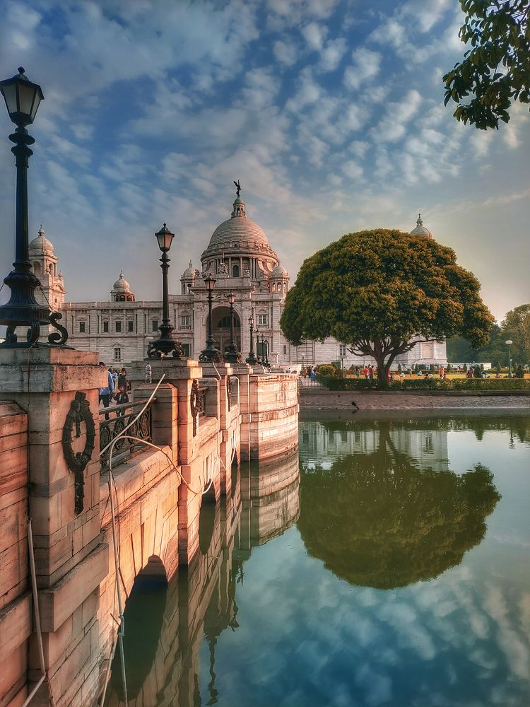 The cloud and the reflection
