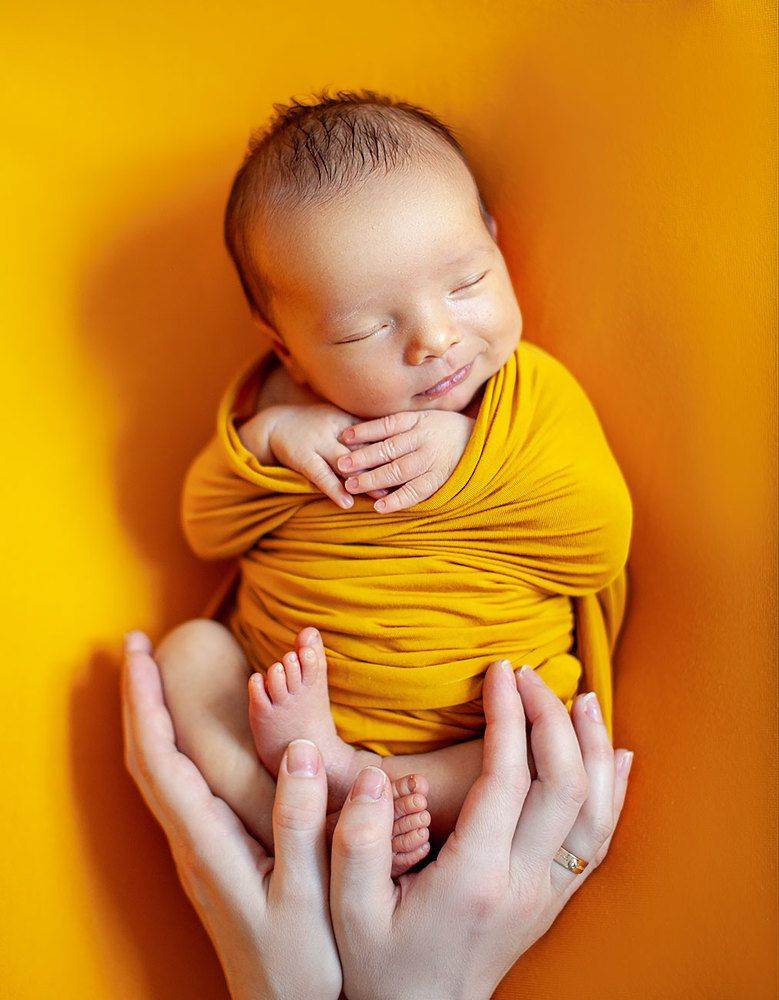 Солнце в руках мамы