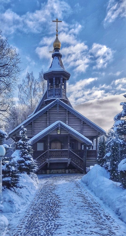 Приход храма Иоанна Кронштадтского, в Колтушах.