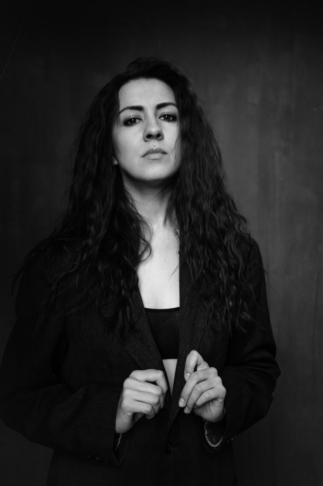 Девушка с эмоцией