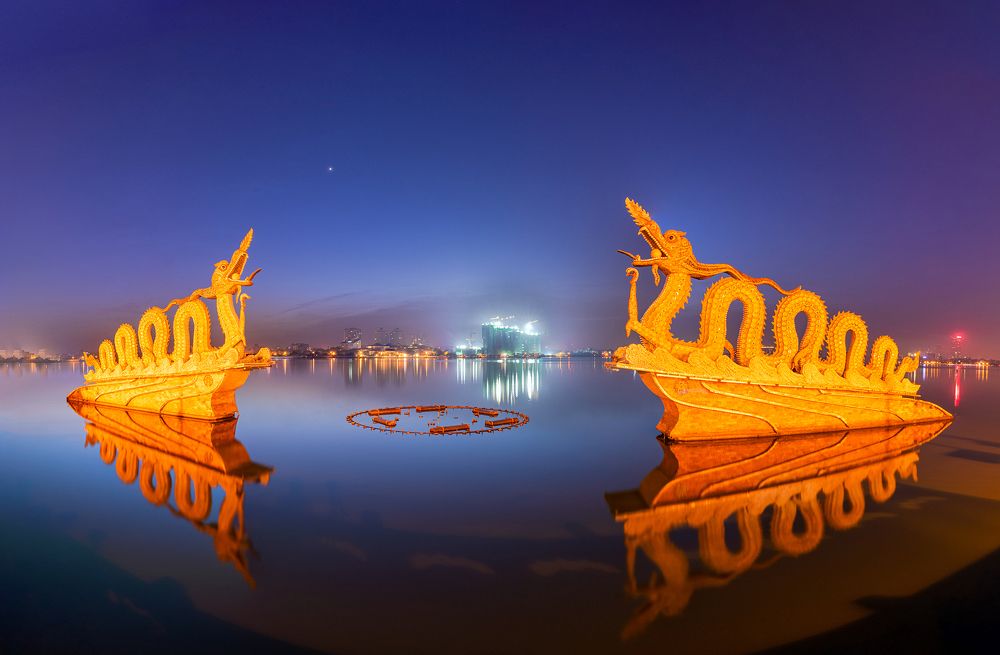 Biggest ceramic dragons in West Lake.