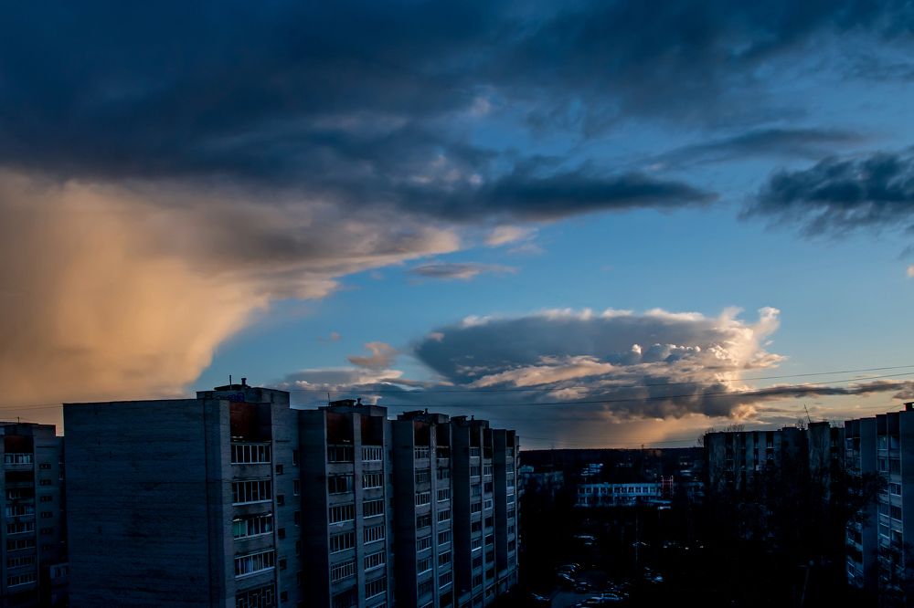 "Тарелки" над городом.