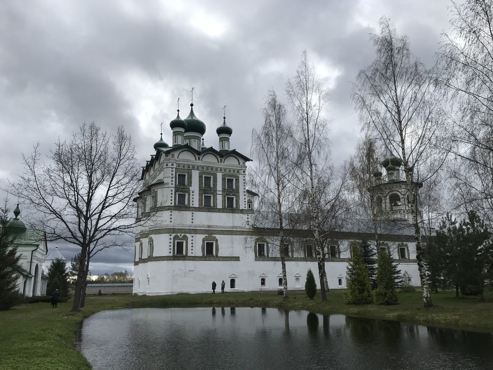 Храм Иоанна Богослова с трапезной в Николо-Вяжищском монастыре. Великий Новгород.
