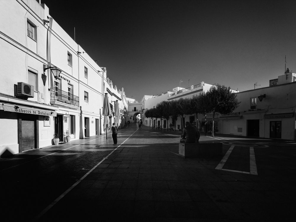 El hombre en la plaza