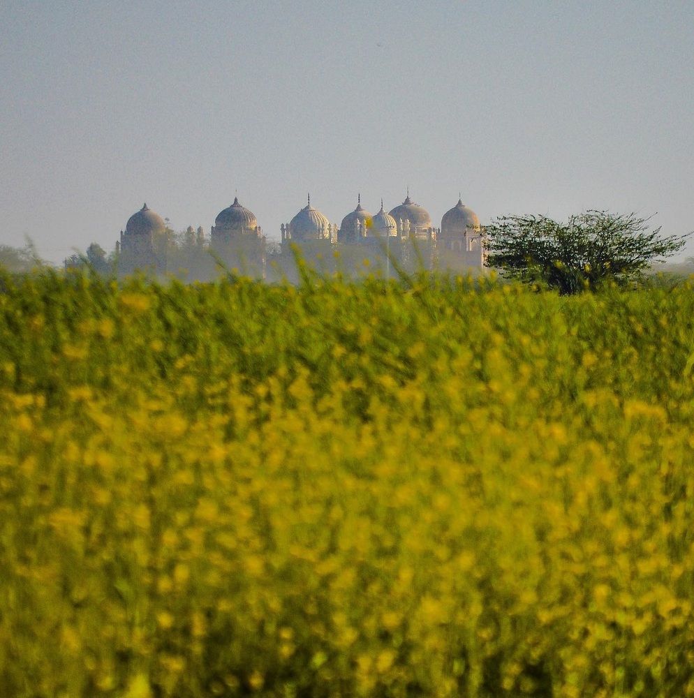 shahi mosque derawar