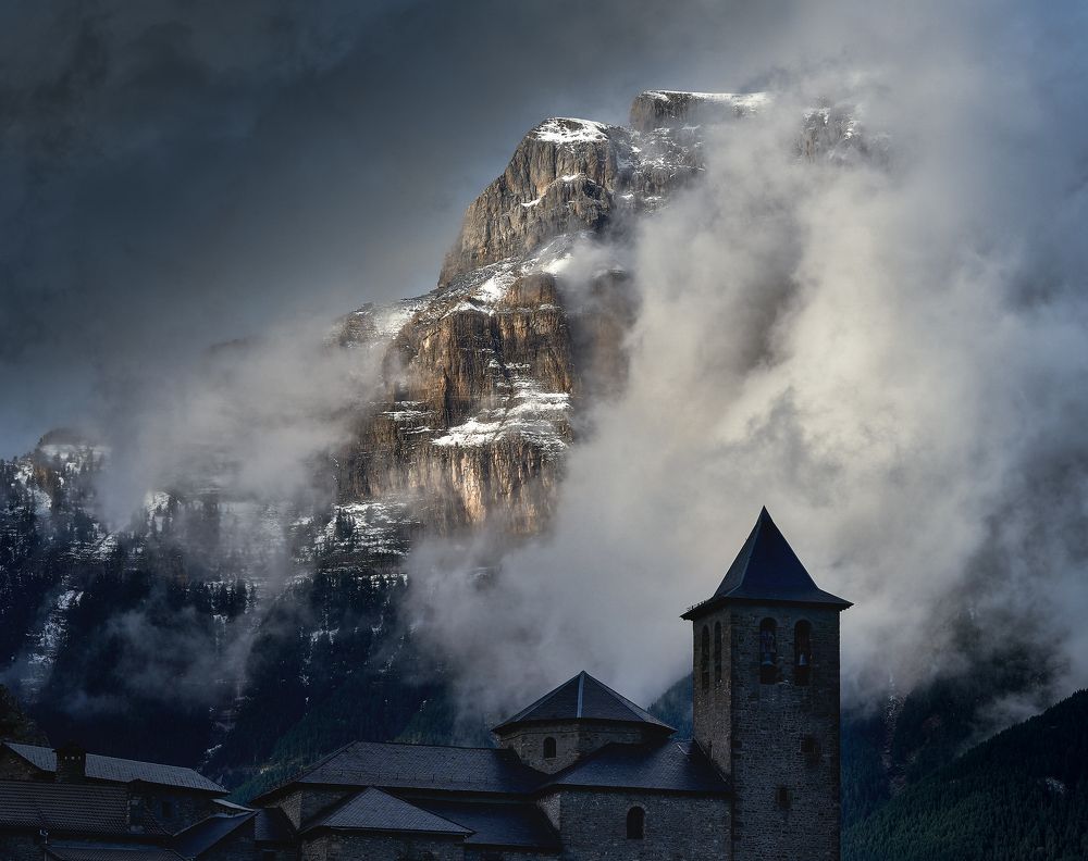 Photograph by Oscar Lata