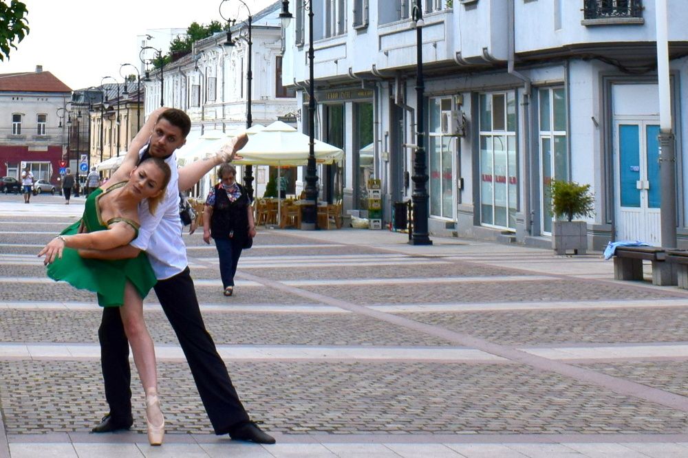 Ballerina and the old City (1)