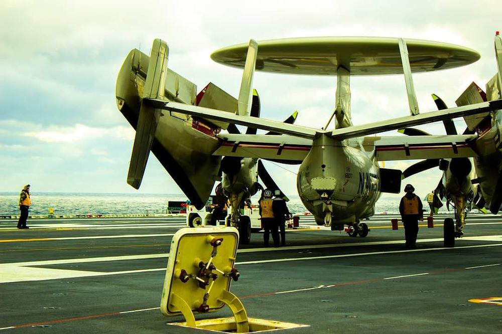 Aircraft maintaining