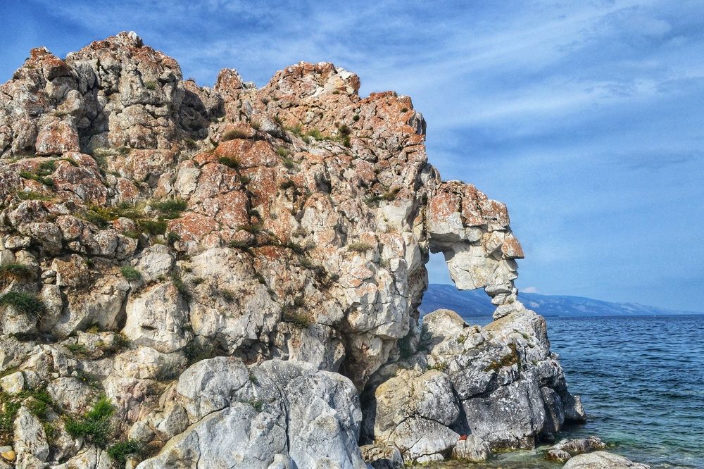 Цанан Хушун - белый мыс Байкала.