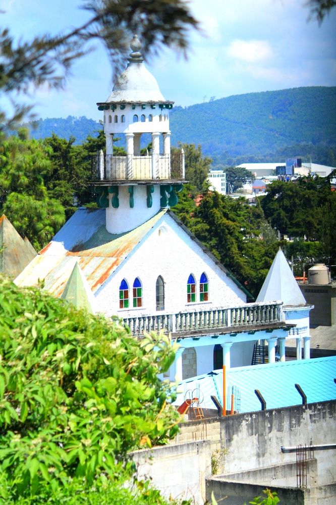 Photograph by Luis Par